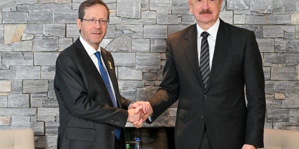 נשיא המדינה עם נשיא אזרבייג'אן, אילהם אלייב