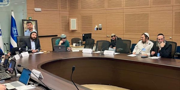 הדיון בנושא אומן