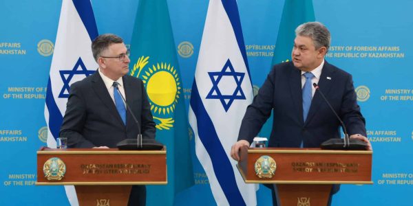 גדעון סער בקזחסטן   צילום: שלו מן