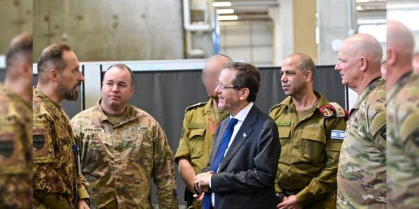 הרצוג בביקור   צילום: קובי גדעון/לע"מ