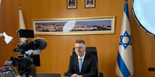 שר החוץ סער בראיונות לתקשורת הזרה. צילום: דוברות