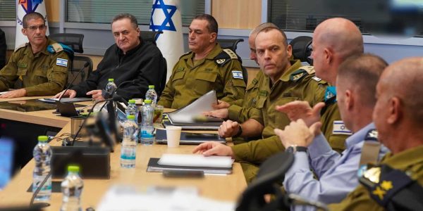 שר הביטחון ישראל כ"ץ עם הרמטכ"ל בהערכת מצב. צילום: אריאל חרמוני/משהב"ט