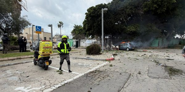 זירת נפילה במרכז  צילום: מד"א