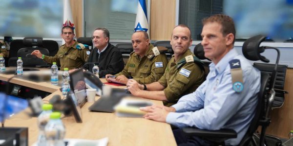 ישראל כ"ץ בהערכת מצב  צילום: אריאל חרמוני/דוברות משרד הביטחון