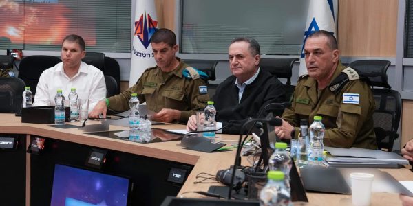 שר הביטחון בהערכת מצב   צילום: אריאל חרמוני/משרד הביטחון