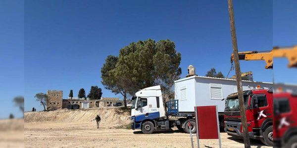 העלאת הקראוונים   צילום: מועצה אזורית שומרון