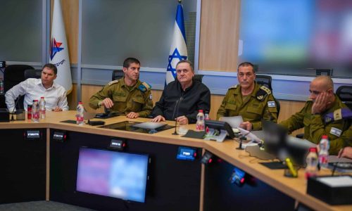 שר הביטחון ישראל כ"ץ והרמטכ"ל זמיר בהערכת מצב בבור. צילום: אריאל חרמוני/משרד הביטחון