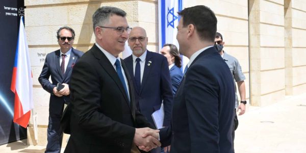 שר החוץ הצ'כי עם גדעון סער   צילום: שלומי אמסלם/לע"מ