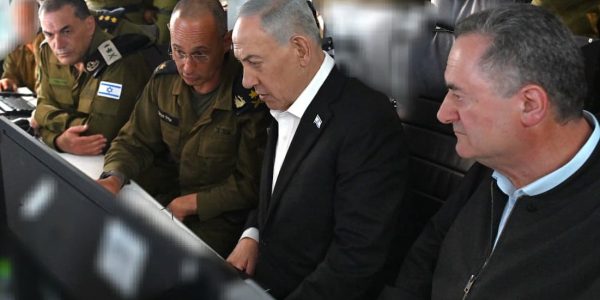 נתניהו בבור חיל האוויר צילום: חיים צח/לע"מ