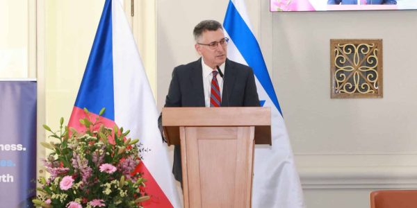 גדעון סער בצ'כיה   צילום: שלו מן