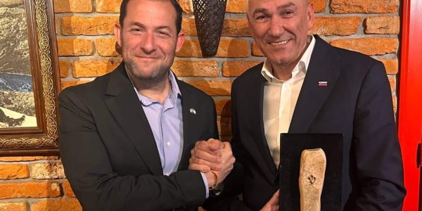 ראש ממשלת סלובניה הנבחר, עם ראש מועצת שומרון יוסי דגן: צילום: מועצה אזורית שומרון