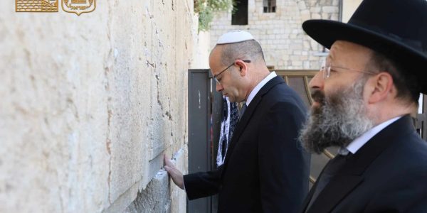 גופמן בכותל. צילום: הקרן למורשת הכותל
