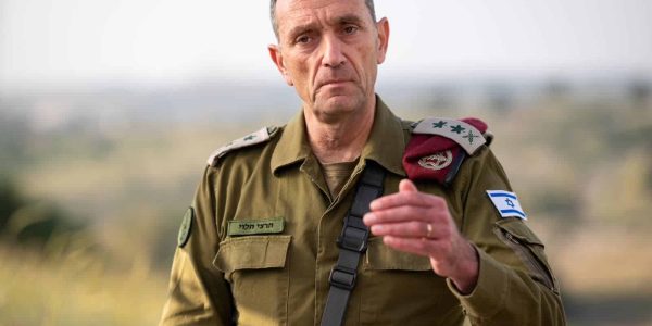 הרמטכ"ל הרצי הלוי בהצהרה לתקשורת. צילום: דו"צ