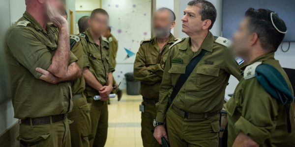 ראש אמ"ן לשעבר חליווה בבסיסי הצפון. צילום: דו"צ