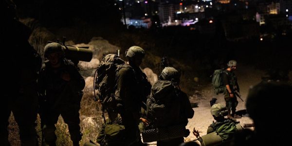 לוחמי צה"ל בפאתי מחנה הפליטים ג'נין. צילום: דו"צ