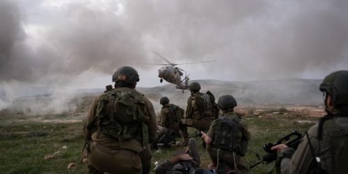 פינוי פצועים במהלך המלחמה  צילום: דו"צ