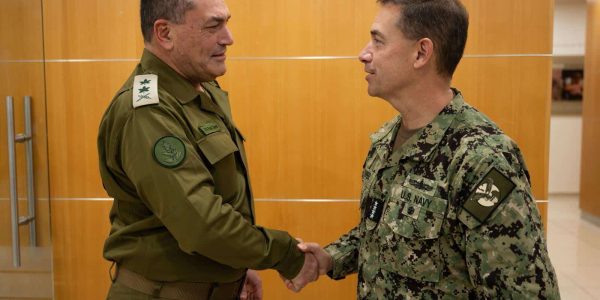 הרמטכ"ל אייל זמיר עם מפקד סנטקום בראד קופר. צילום: דו"צ