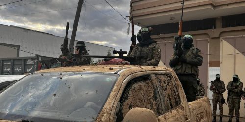 מחבלי חמאס בשחרור החטופים