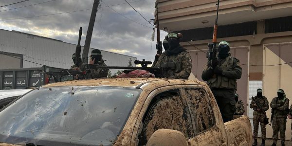 מחבלי חמאס בשחרור החטופים