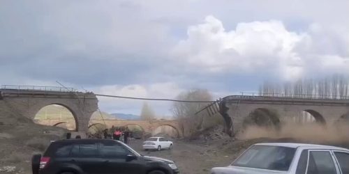 X2Twitter.com_NjA9LkFtEwEhCWDJ