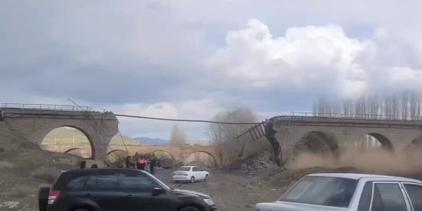 X2Twitter.com_NjA9LkFtEwEhCWDJ