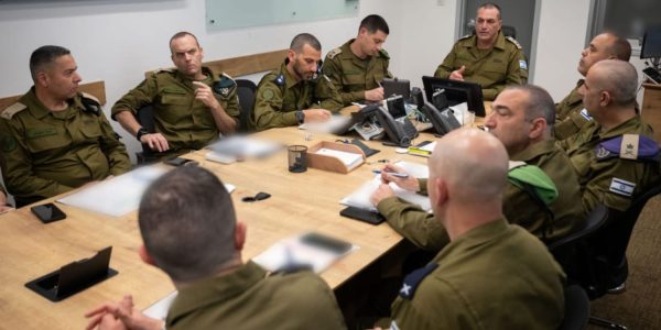 הרמטכ"ל באישור תכניות תקיפה בלבנון. צילום: דו"צ