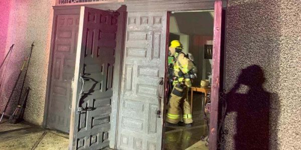 בית הכנסת שנשרף בארה"ב | צילום: כוחות הכיבוי האזוריים