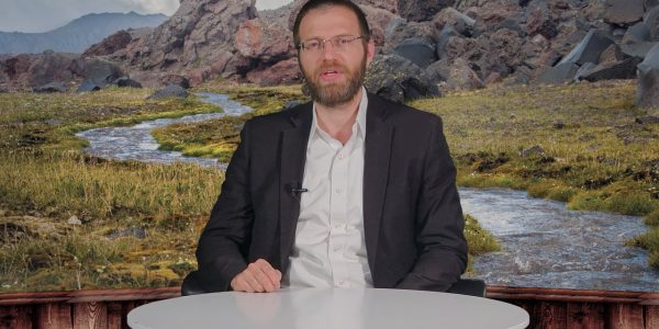 Video Thumbnail: זה הכלל החשוב שלימדו אותנו חז"ל בקשר למורים בבית הספר | הרב דן טיומקין