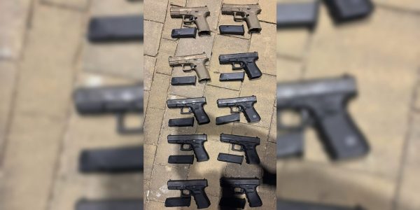 האקדחים שנתפסו   צילום: דובר צה"ל