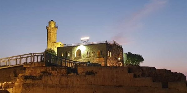 החנוכה בקבר שמואל הנביא - לפני שהוסרה | צילום: קבר שמואל הנביא בפייסבוק