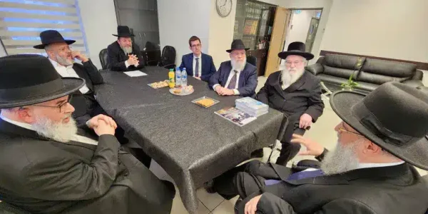נציגי מרכז רבני אירופה עם הרבנים הראשיים