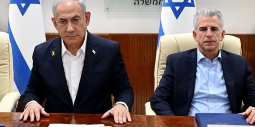 ראה"מ נתניהו בפתח ישיבת הקבינט, עם ראש המוסד דדי ברנע. צילום: אבי אוחיון/ לע"מ