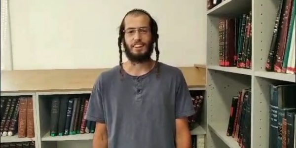 המתיישב שתלשו את זקנו