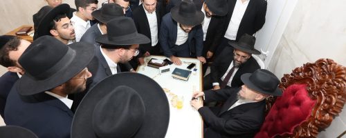 אברכי-כולל-פנמה-בראשות-הרב-ינון-רביב-במעונם-של-גדולי-ישראל.-צילום-יעקב-כהן-17