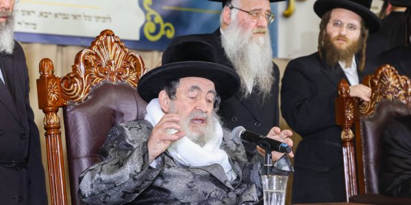 אדמור מויזניץ נושא דברים בחשיבות לימוד זוהק בני היכלא