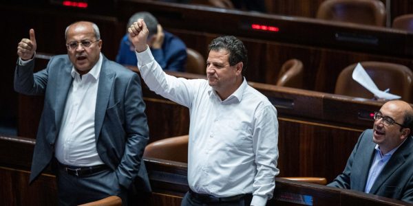 איימן עודה ואחמד טיבי. צילום: יונתן זינדל/פלאש 90