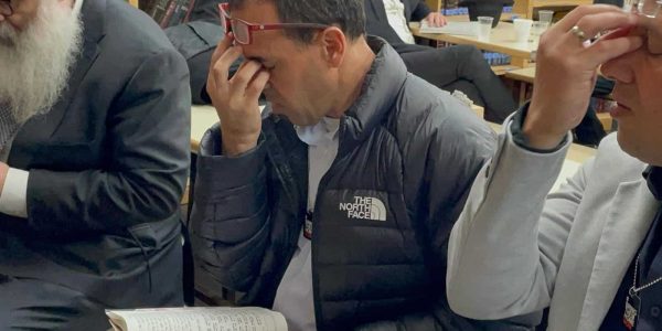 אלי שרעבי בציון הרבי מיליובאוויטש. באדיבות המצלם (3)