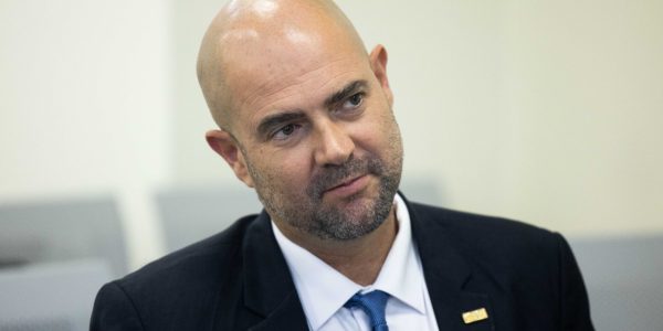 ח"כ אמיר אוחנה בוועדת החקירה לאסון מירון// צילום: יונתן זינדל/פלאש 90