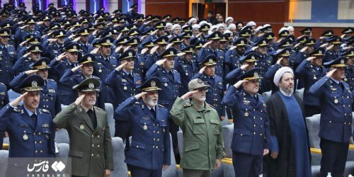 בכירי חיל האוויר של איראן עם הרמטכ''ל האיראני וחסן חומייני. צילום: X