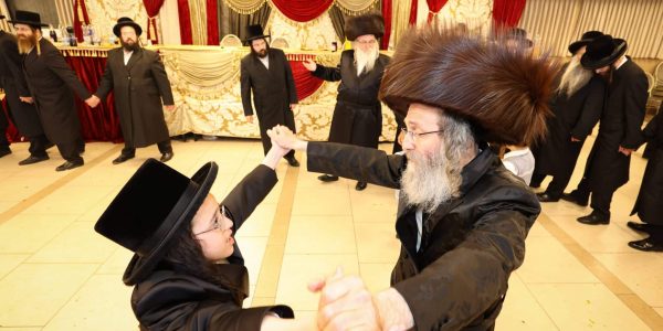 בר מצווה לנכד רבי אלימלך בידרמן. צילום א. אייזנבאך (47)