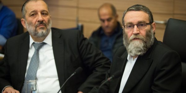 יו"ר ש"ס אריה דרעי עם ח"כ משה גפני. צילום: פלאש 90