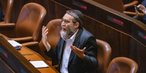 ח"כ משה גפני במליאה // צילום: אוליבר פיטוסי / פלאש 90