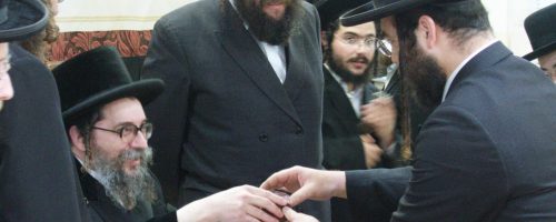 האדמור מסקולען בישיבת חיי תורה. צילום א. אייזנבאך (4)