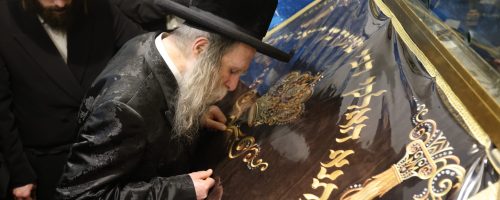 האדמו"ר מערלוי בציון הרשב"י במירון. צילום: דוד כהן/פלאש 90