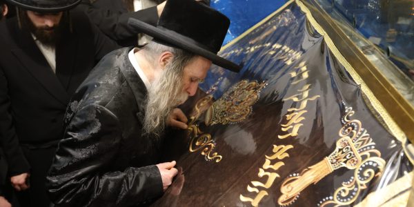 האדמו"ר מערלוי בציון הרשב"י במירון. צילום: דוד כהן/פלאש 90