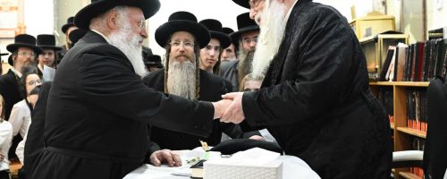 האדמור-מצאנז-בקבלת-קהל-בבני-ברק.-צילום-משה-גולדשטיין-7