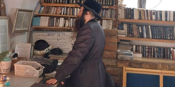 האדמור-מקארלי-בציון-דן-בן-יעקב-4