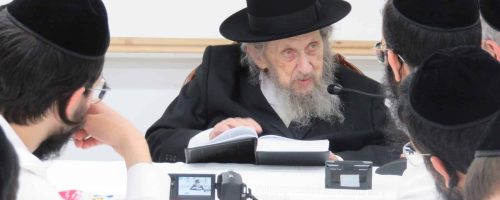 הגר''ד לנדו בשיעור בישיבת סלבודקה. באדיבות המצלם (1)