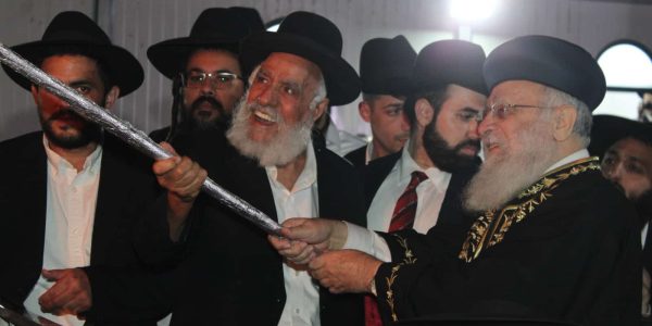 הדלקה בביה''כנ חמדת שמעון. צילום איתי קצב (7)