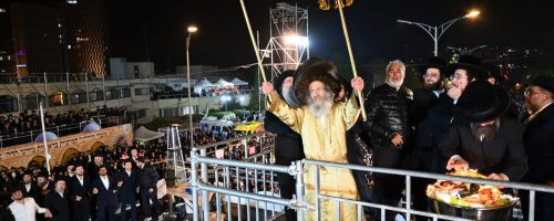 הדלקה הרב אלימלך בידרמן. לג בעומר תשפ''ו. צילום - מנדי הכטמן (32)